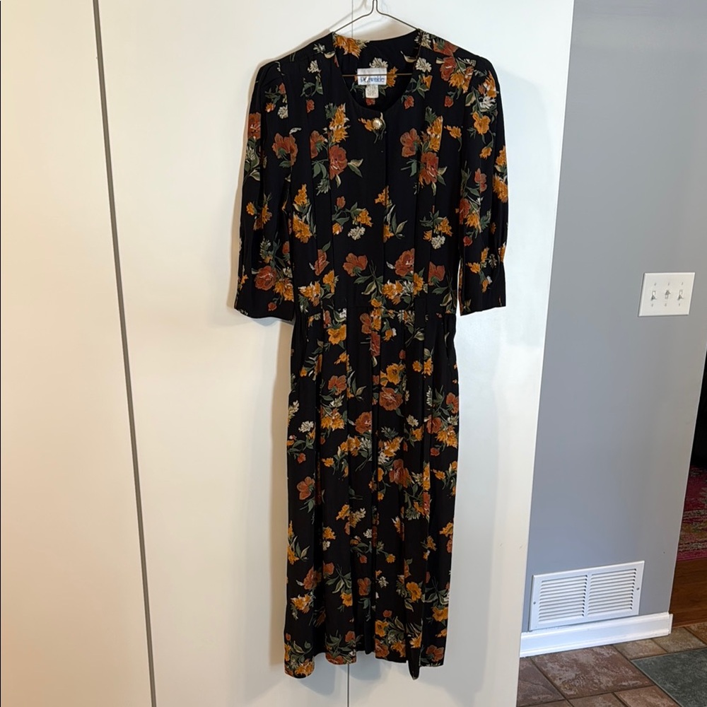 Vintage Black and Orange Floral V-Neck Sundress with Cuffed 3/4 Sleeves
